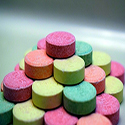 Antacid tablets of multiple colors
